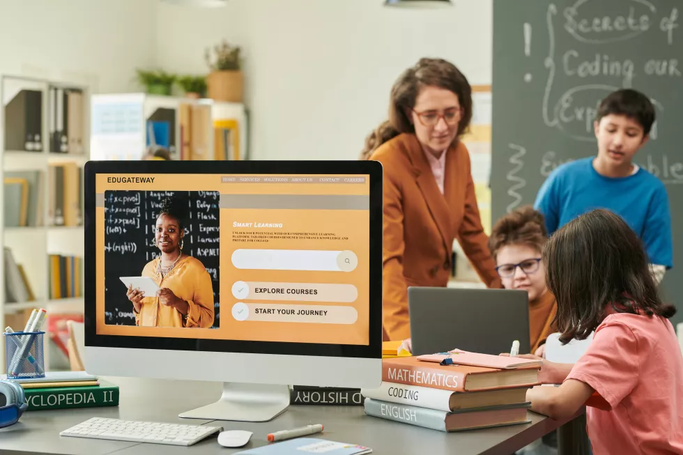 computer-with-online-learning-course