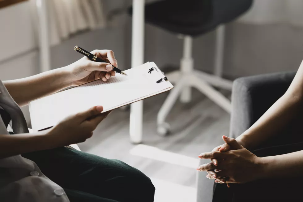 examination-room-atmosphere-hospital-where-doctors-patients-are-examining-diagnosing-prescribing-medications-symptomatic-treatment-concept-disease-diagnosis