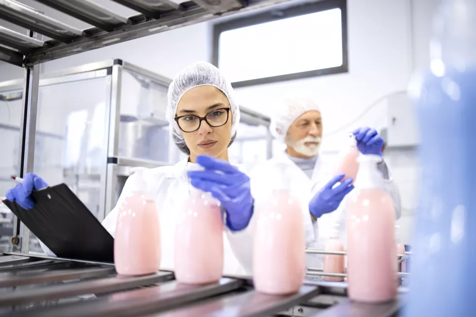 female-factory-inspector-controlling-process-shampoo-production