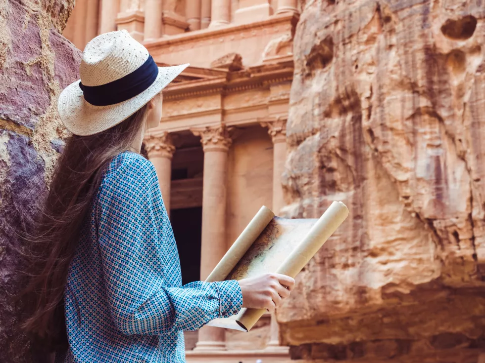 woman-exploring-sights-city-petra(2)