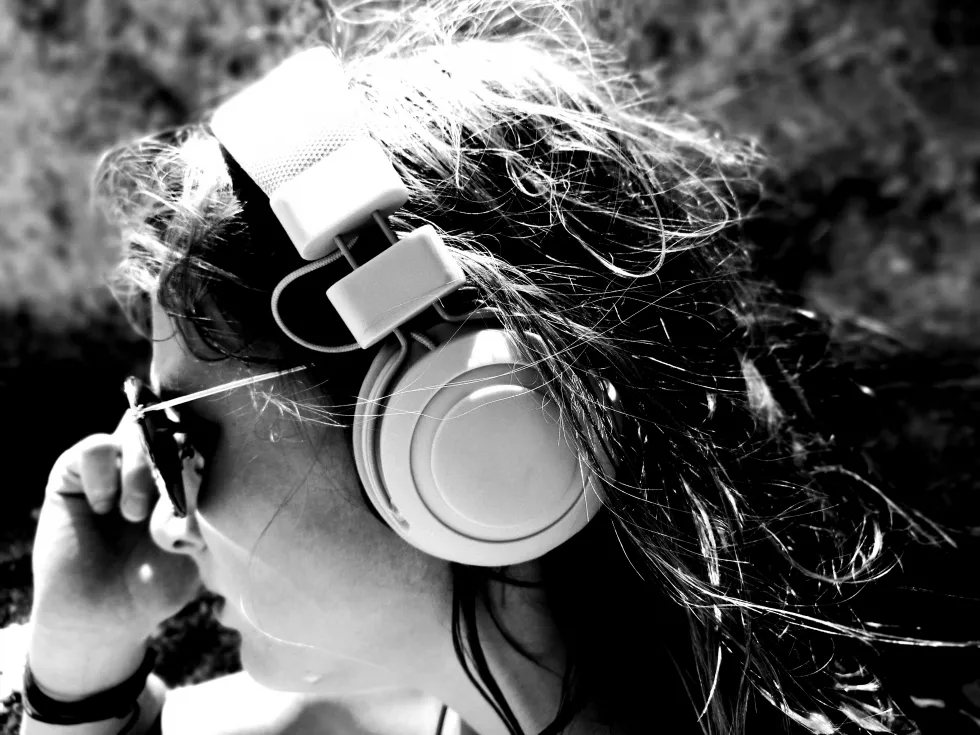 close-up-girl-listening-music