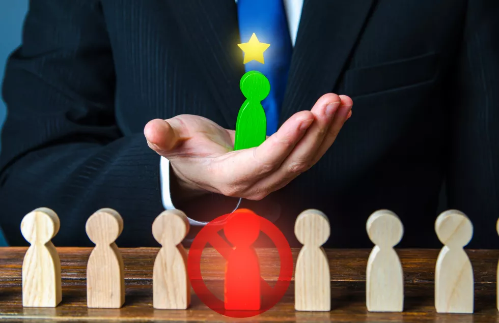 replacing-laidoff-workers-with-more-qualified-ones-talented-skilled-improving-quality-human-resources-staff-update-performance-improvement-social-toxicity-nepotism-personnel-changes(1)