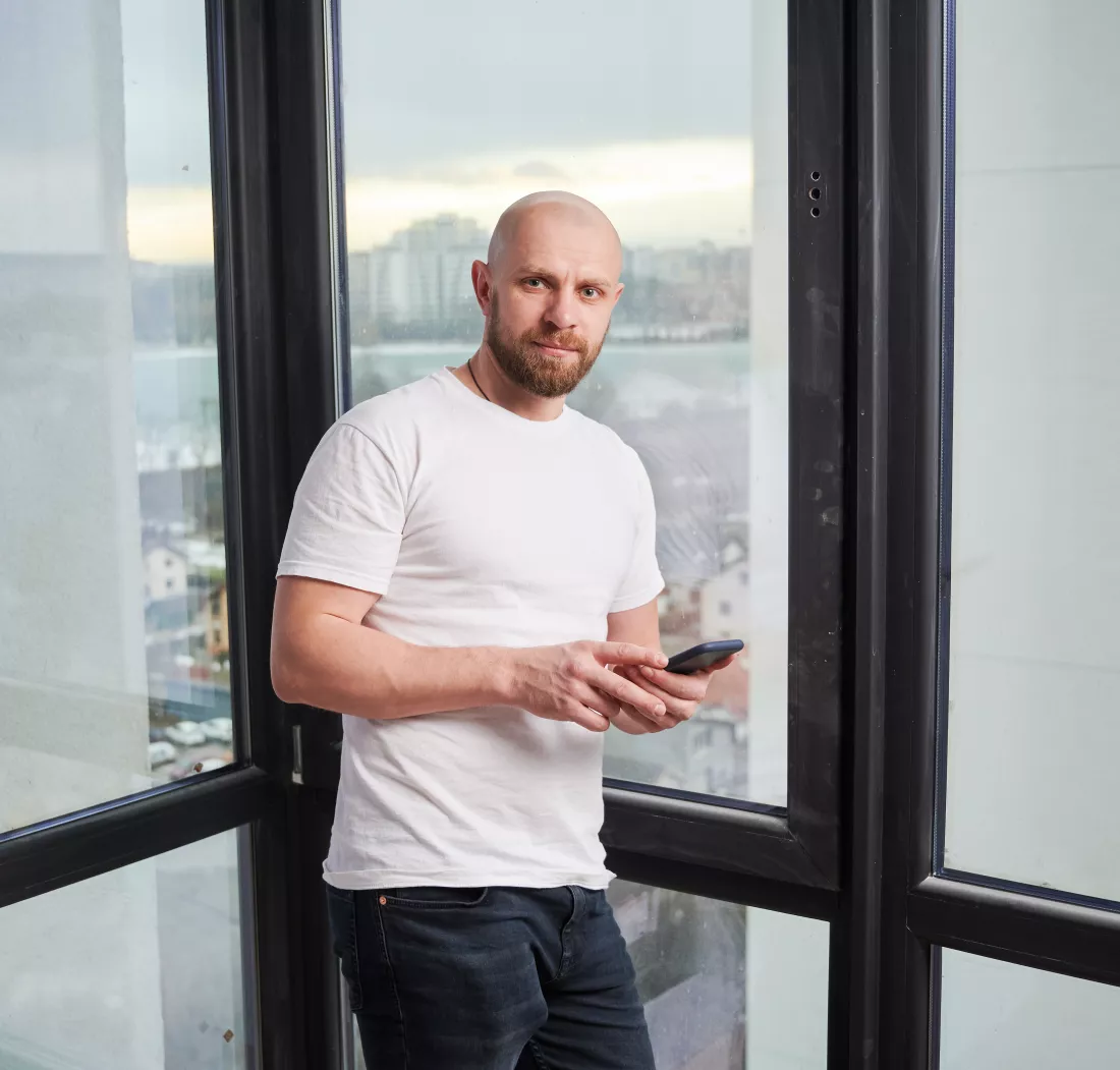 portrait-bald-male-worker-using-smartphone
