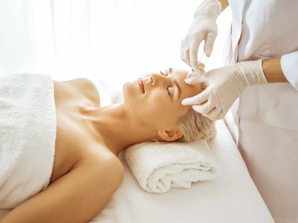 beautician-doctor-hands-doing-beauty-procedure-female-face-with-syringe-cosmetic-medicine-surgery-beauty-injections-concept