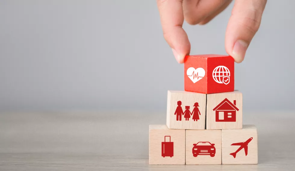 hand-arranging-wood-block-stacking-with-icon-insurance-car