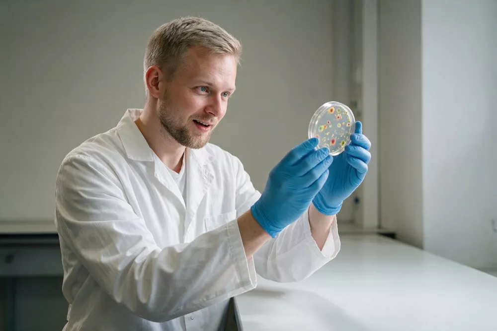 farmaceuta-specjalista-mikrobiologii-i-biotechnologii-farmaceutycznej