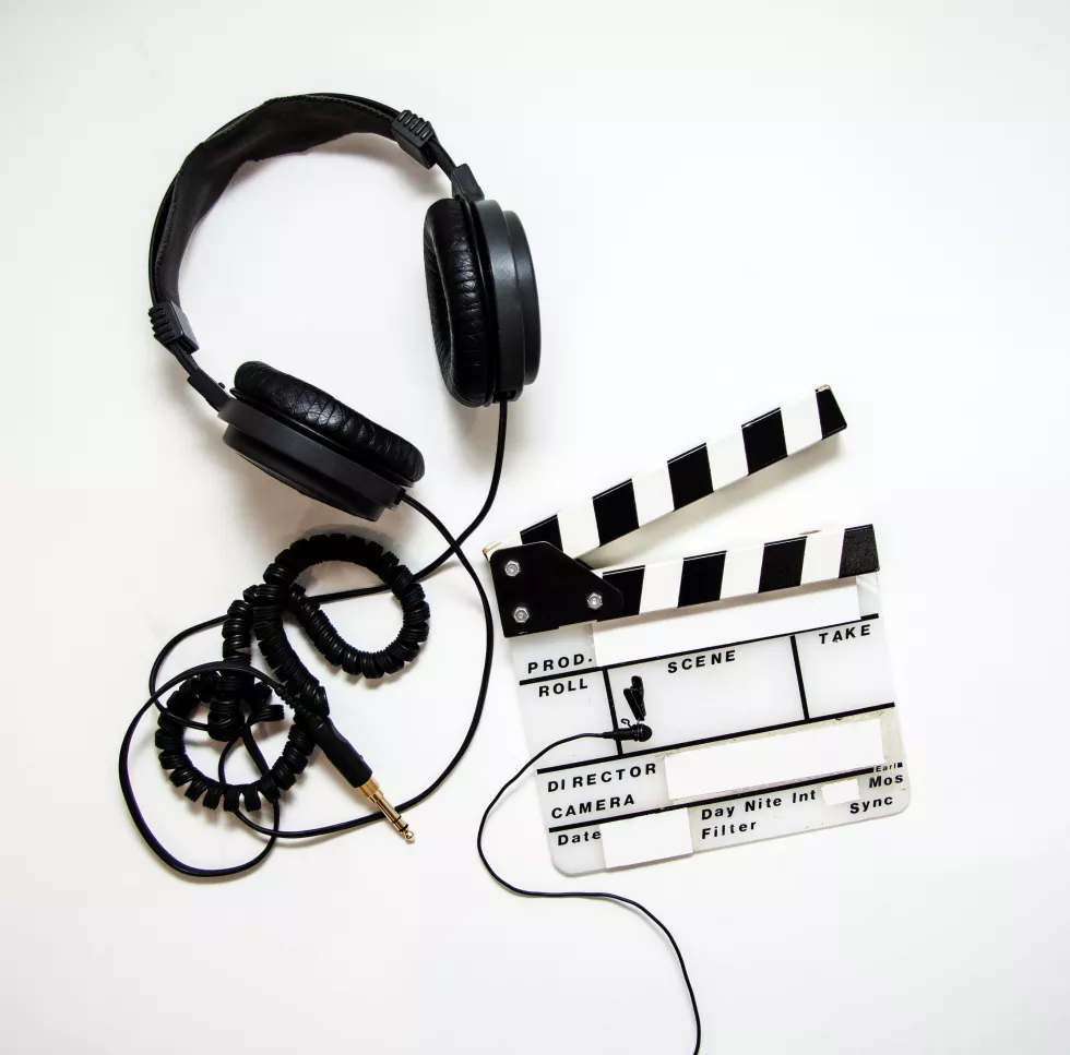 headphones-clapper-clapperboard-image
