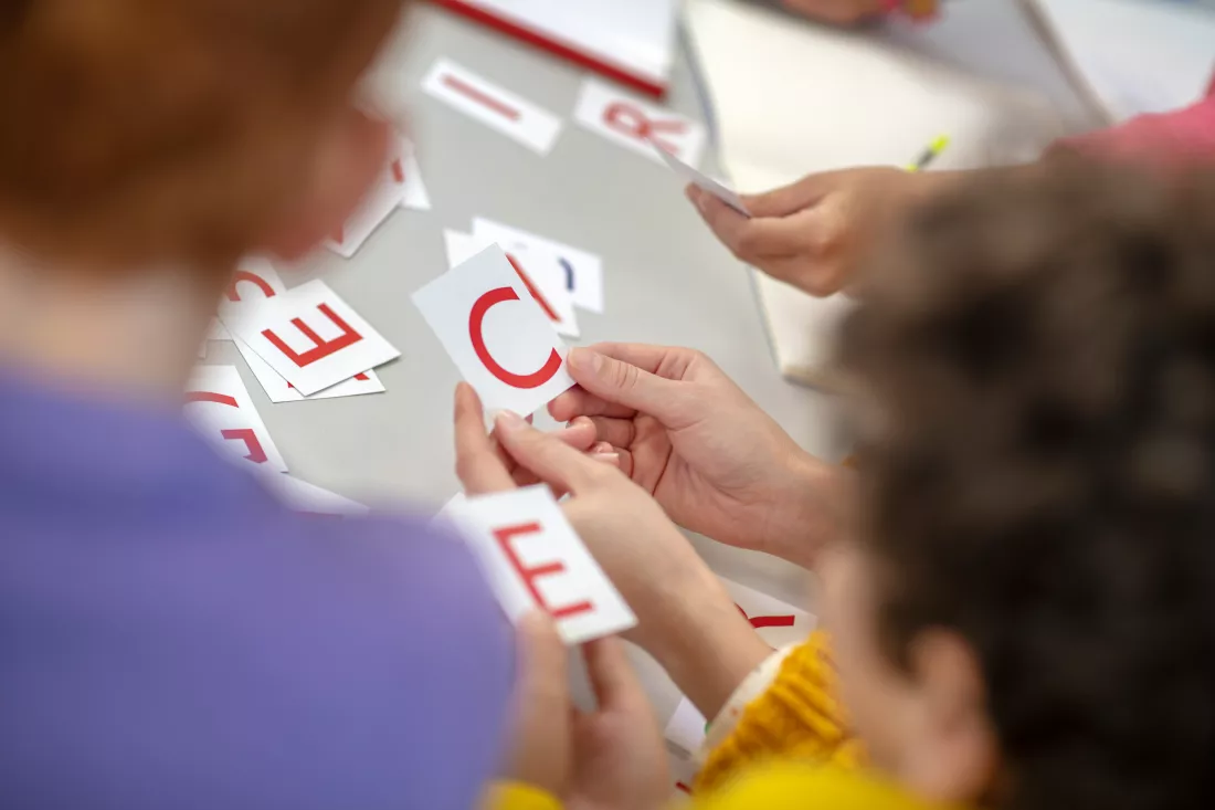 teacher-working-with-small-group-kids(1)