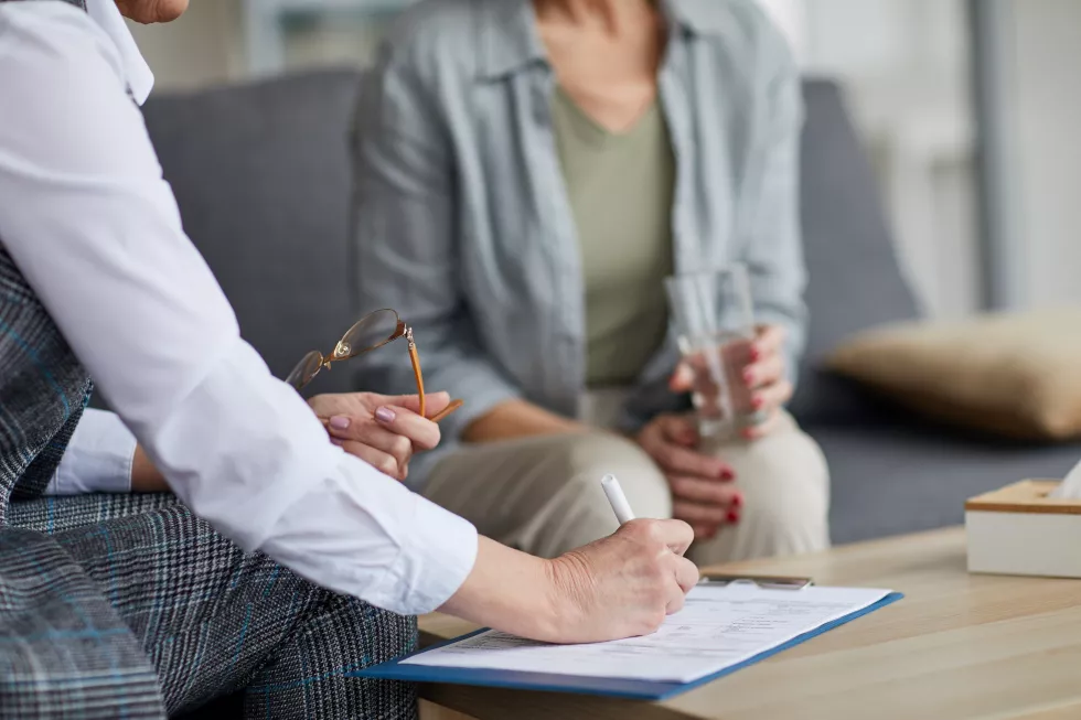 cropped-image-woman-therapy-session