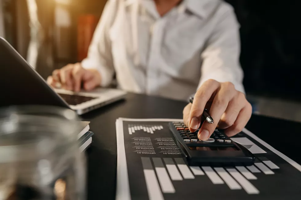 businesswoman-working-desk-office-with-using-calculator-calculate-numbers-finance-accounting-concept