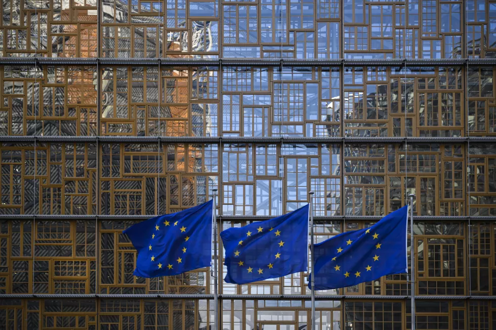 low-angle-view-european-flags-brussels(1)