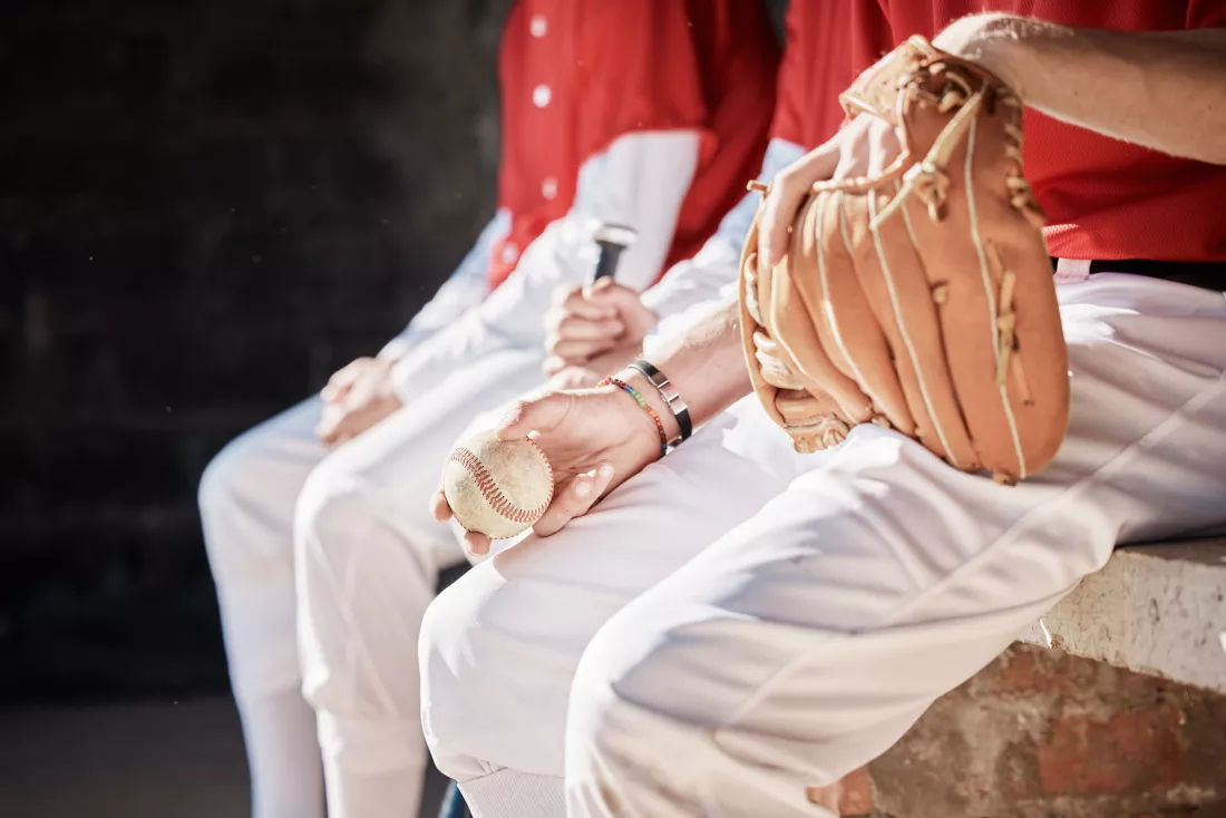 baseball-player-pitcher-leather-glove-with-sport-ball-with-sports-team-sitting-together-exercise-athlete-workout-contest-pitch-outdoor-with-fitness-gear-ready-training-game