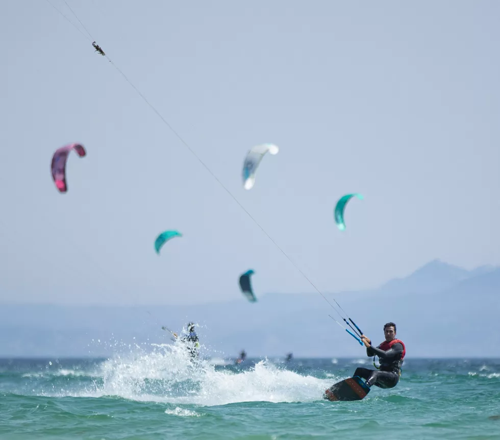 Żeglarstwo deskowe (windsurfing i kiteboarding)
