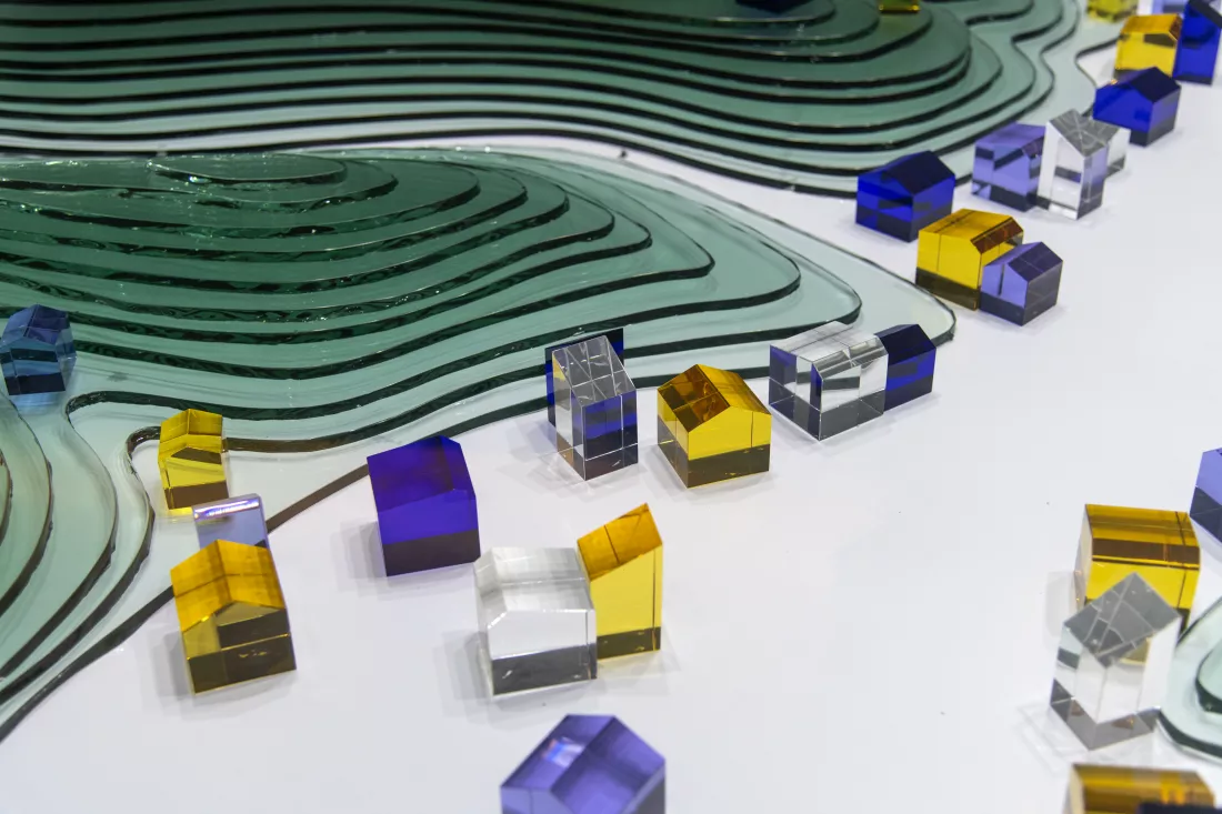 high-angle-view-multi-colored-mountain-buildings-table