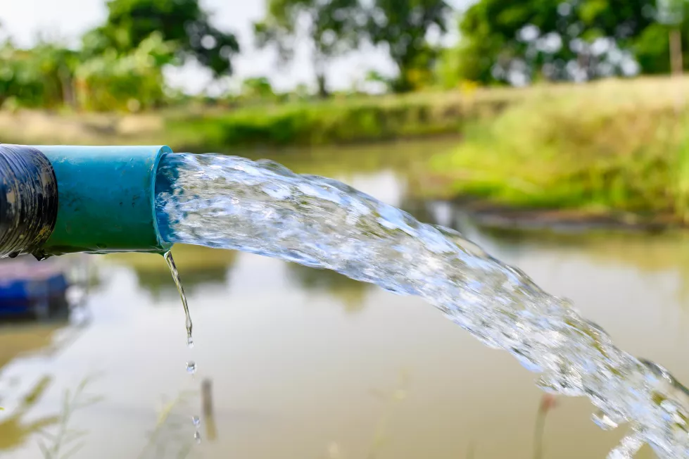 agriculture-blue-pipe-with-groundwater-gushing