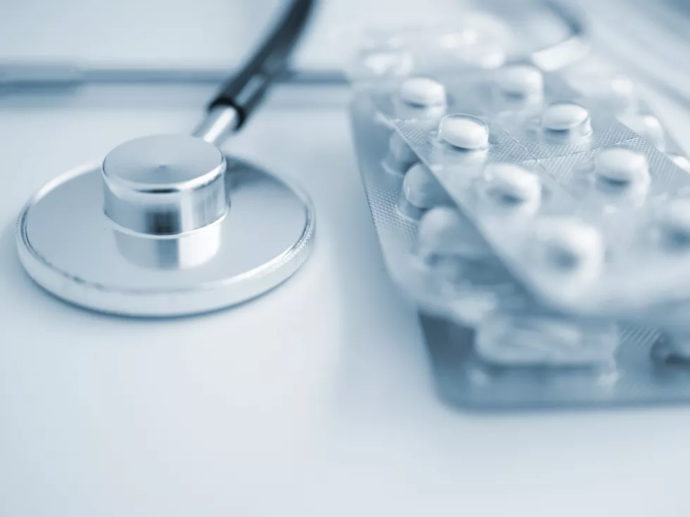 close-up-glasses-table