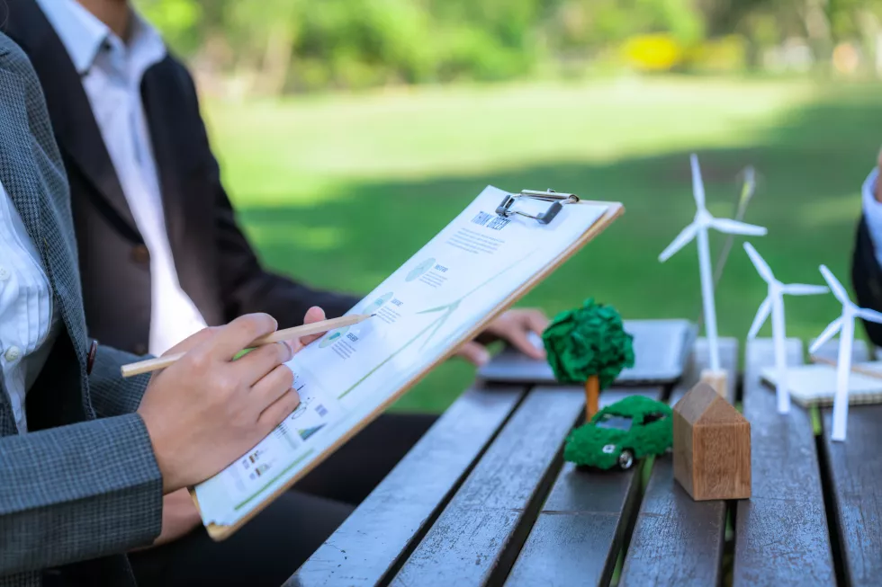 group-asian-business-people-with-strong-teamwork-outdoor-office-gyre
