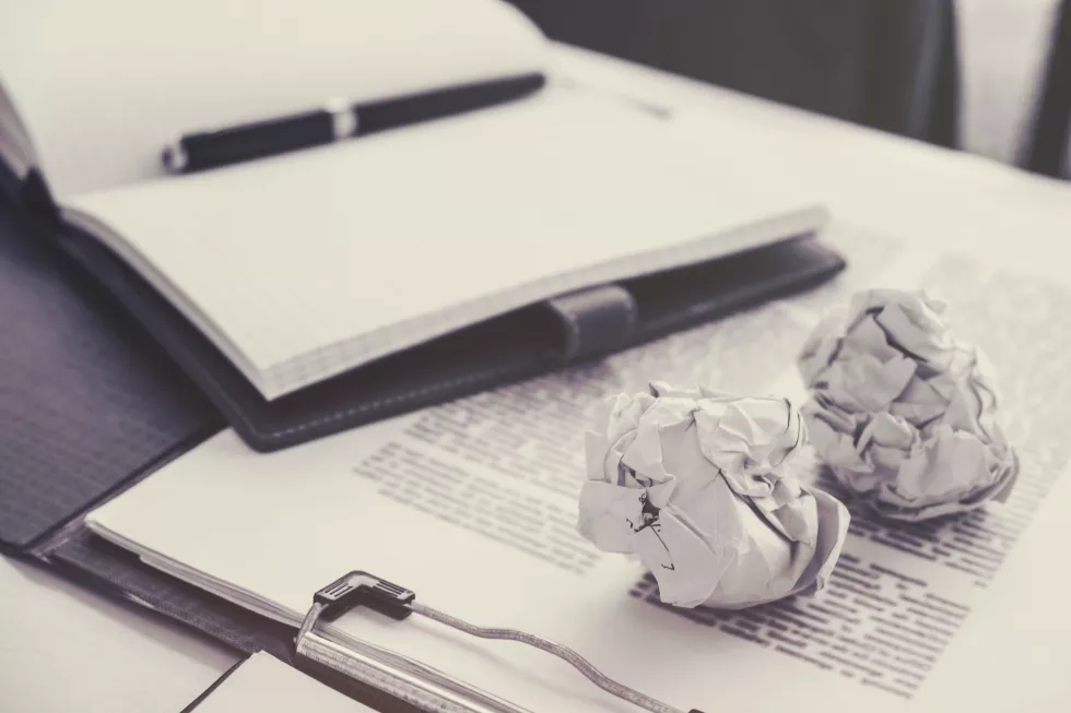 high-angle-view-pen-table