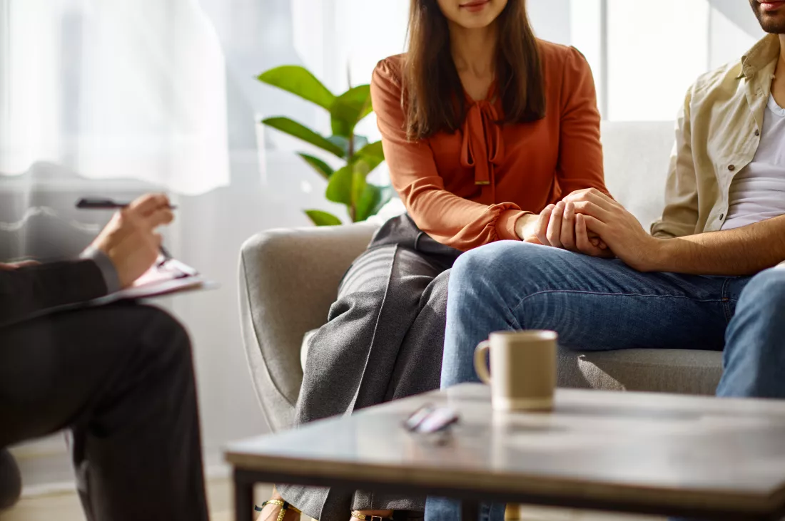 cropped-photo-closeup-married-couple-holding-hands-family-therapy-psychologist-counseling
