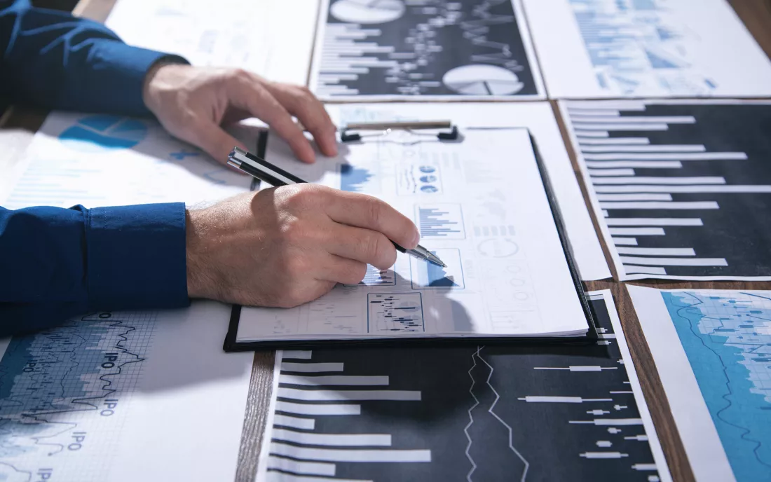 businessman-working-financial-graphs