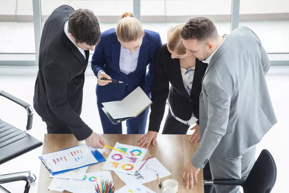 high-angle-view-business-people-working-office(1)
