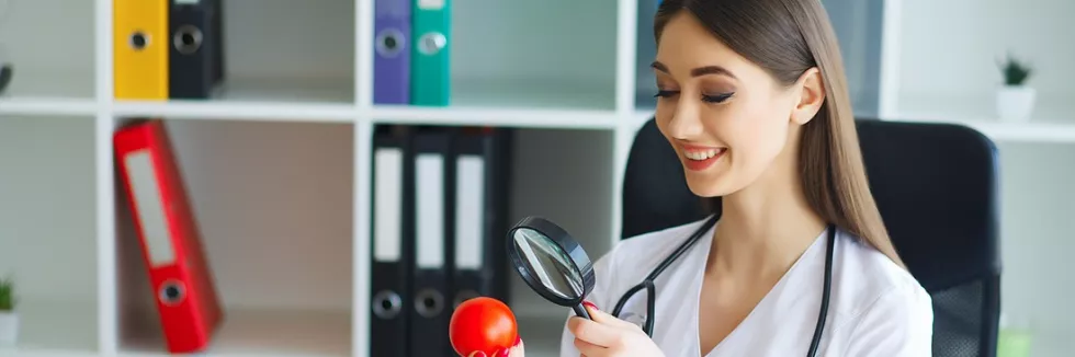 Clinical-Nutrition-and-Dietetics-II-stopien-test-dietetyczka-kliniczna-ocenia-produkty-zywnosciowe