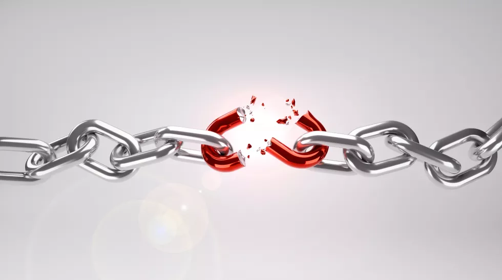 broken-chain-with-red-weak-link