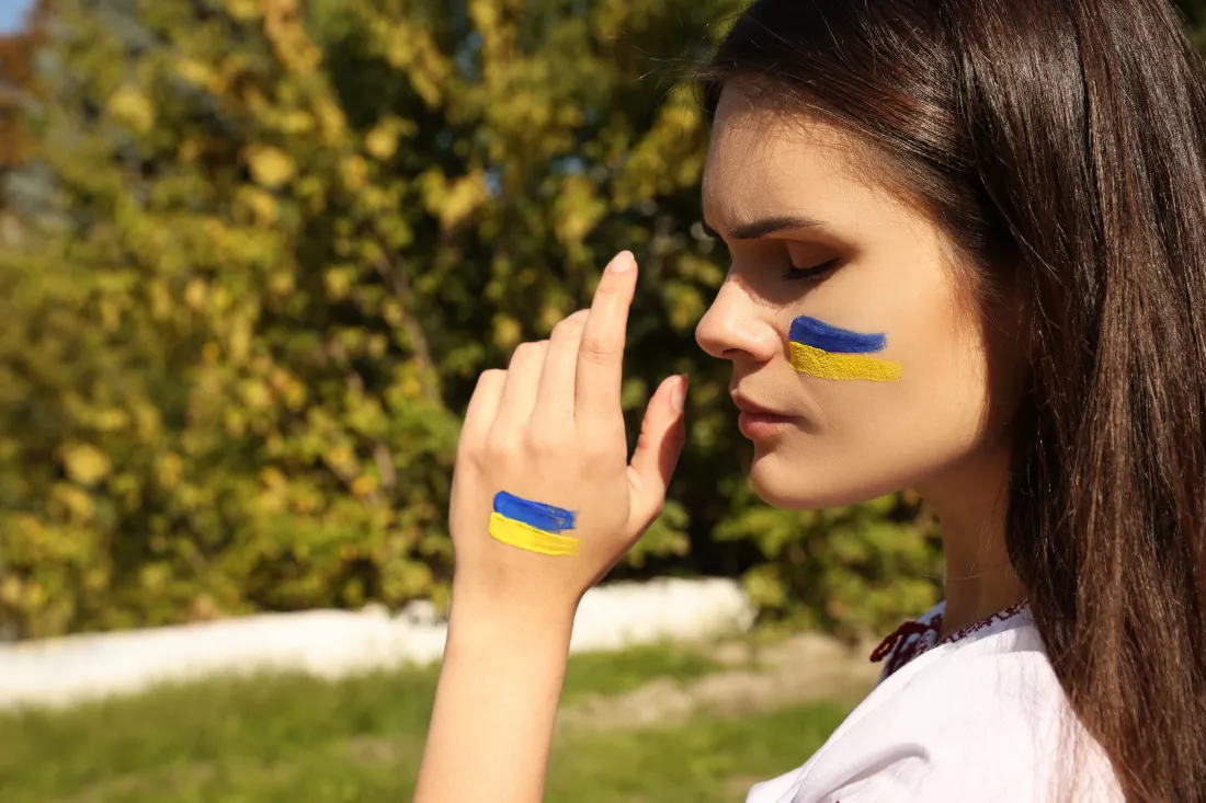 young-woman-with-drawings-ukrainian-flag-outdoors-closeup-space-text