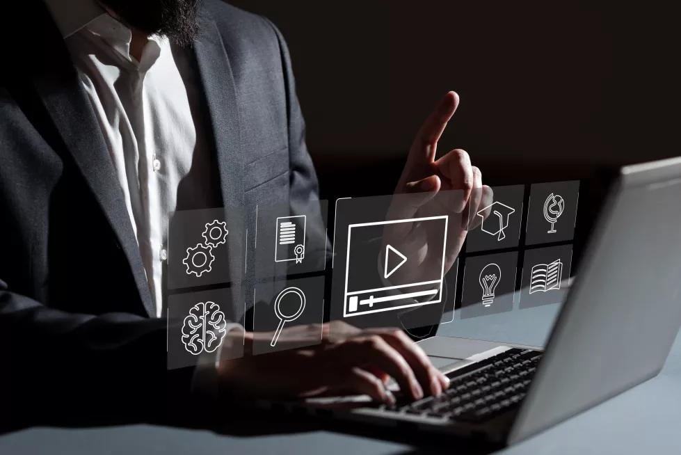 elearning-technology-concept-online-education-webinar-online-courses-ai-machine-learning-en