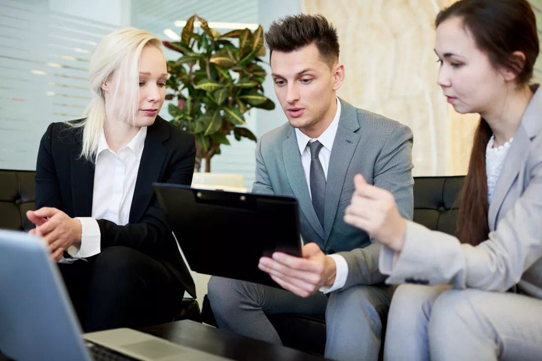 young-business-people-working-meeting