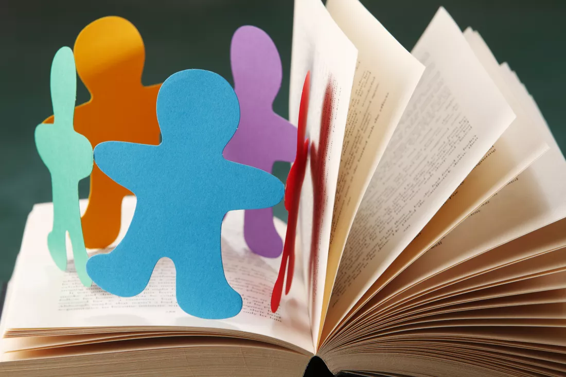 close-up-paper-team-open-book-table(1)
