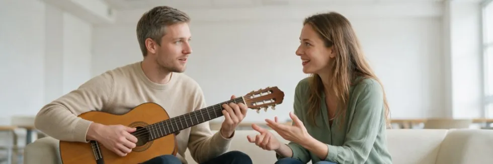 mezczyzna-gra-na-gitarze-klasycznej-kobieta-slucha
