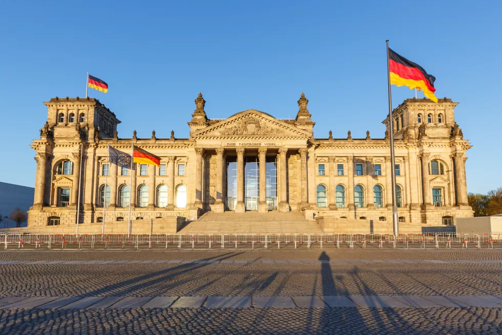 berlin-reichstag-building-bundestag-parliament-government-germany