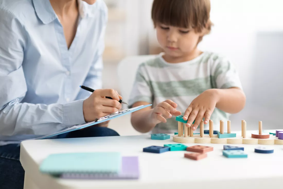 Terapia pedagogiczna z elementami integracji sensorycznej (dla absolwentów z przygotowaniem pedagogicznym)v