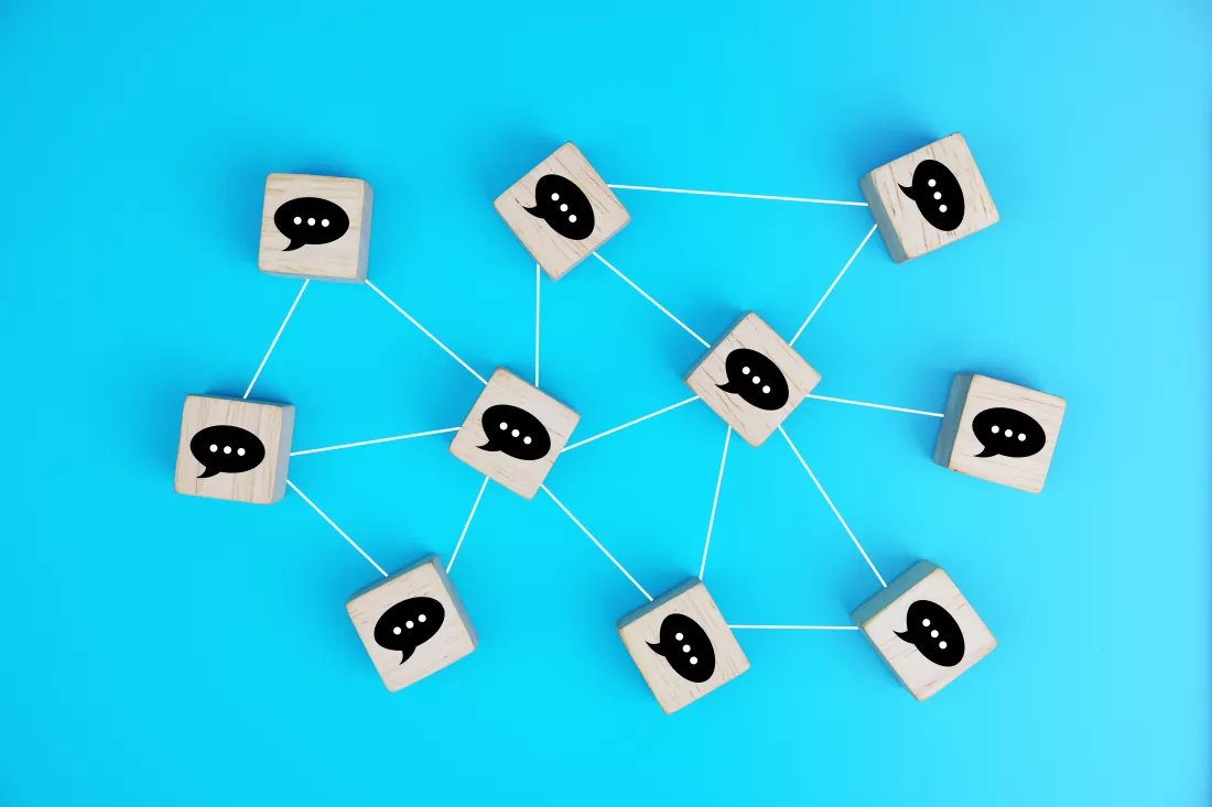 concept-online-communication-social-networking-cubes-with-speech-bubbles-linked-each-other