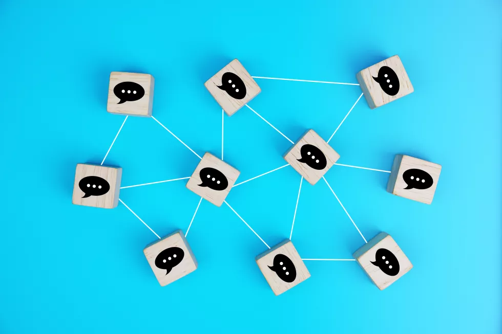 concept-online-communication-social-networking-cubes-with-speech-bubbles-linked-each-other