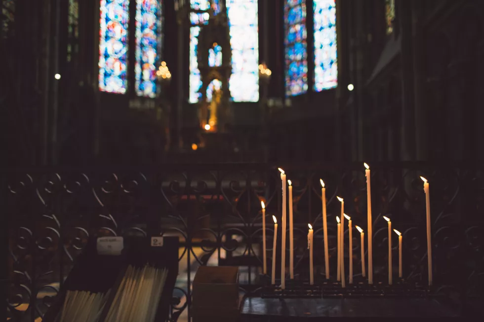 lit-candles-table-church