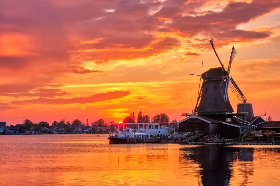 windmills-zaanse-schans-holland-sunset-zaandam-nether