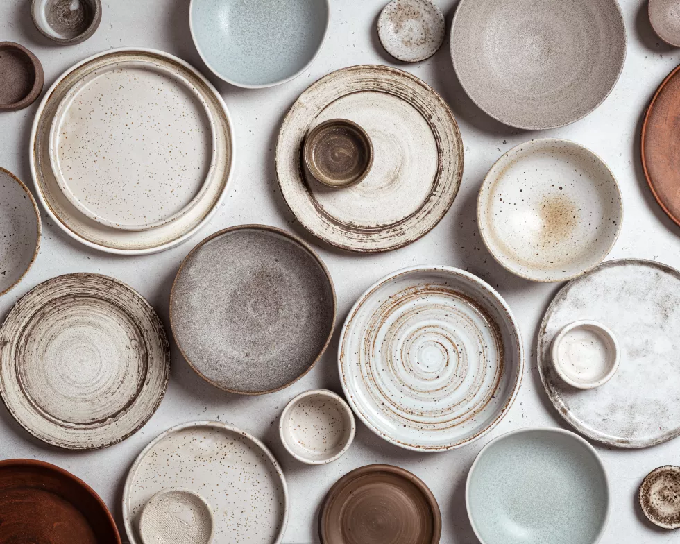 handmade-ceramics-empty-craft-ceramic-plates-bowls-light-background-top-view
