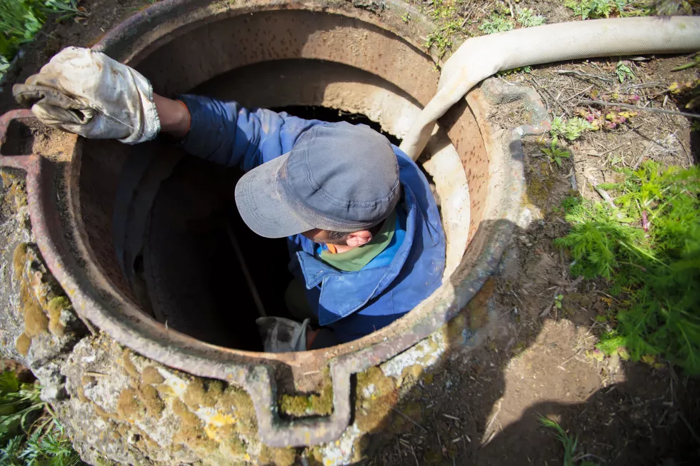 worker-cleans-sewer-hatcha-worker-cleans-sewer-hatch-man-hatch
