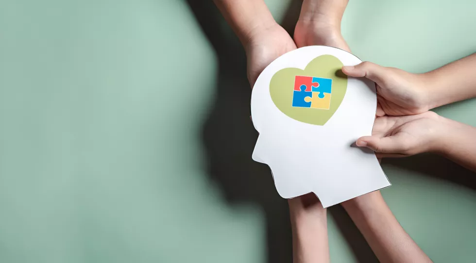 father-mother-children-holding-heart-jigsaw-puzzle-color-puzzle-symbol-awareness-autism-spectrum-disorder-family-support-autism-world-awareness-day(1)