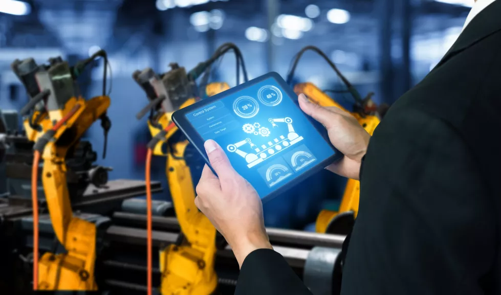 smart-industry-robot-arms-digital-factory-production-technology(1)