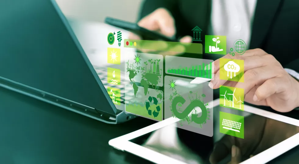 businessman-analyze-sustainability-investment-with-icons-green-chart-concept-esg(1)