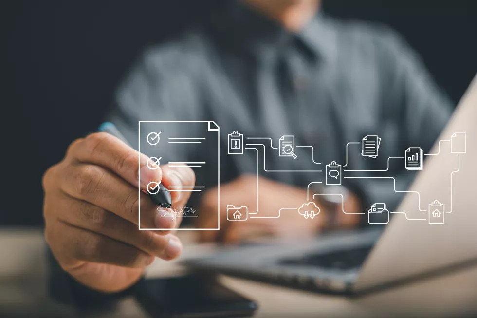 businessman-s-hand-uses-stylus-sign-digital-document-laptop-screen-esigning-digital-document-management-paperless-office-concept-are-highlighted-agreement-is-confirmed