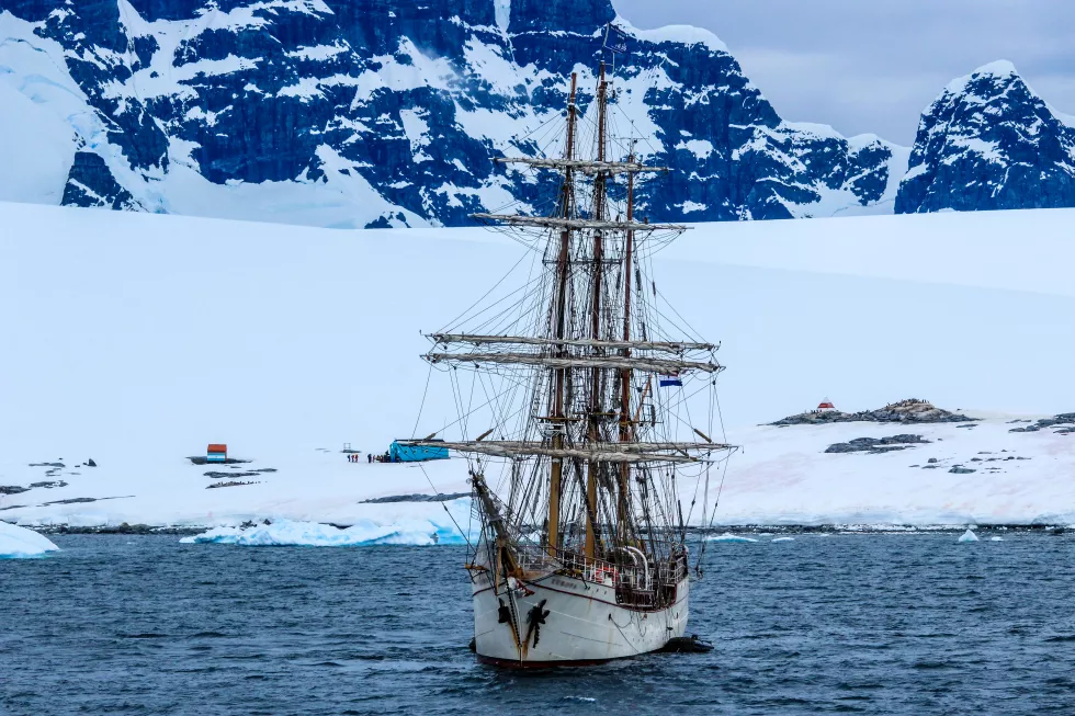 scenic-view-sea-against-sky-winter