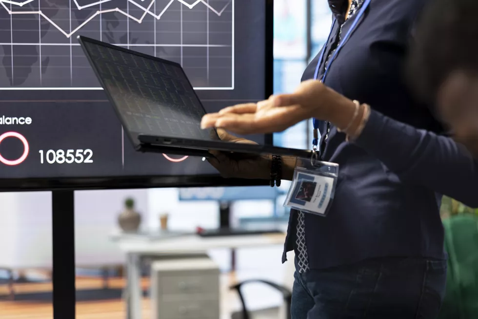 forecast-affiliates-use-infographics-data-visualization-present-analytics