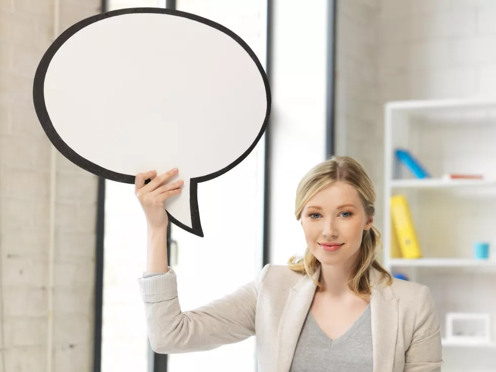 bright-picture-smiling-businesswoman-with-blank-text-bubble