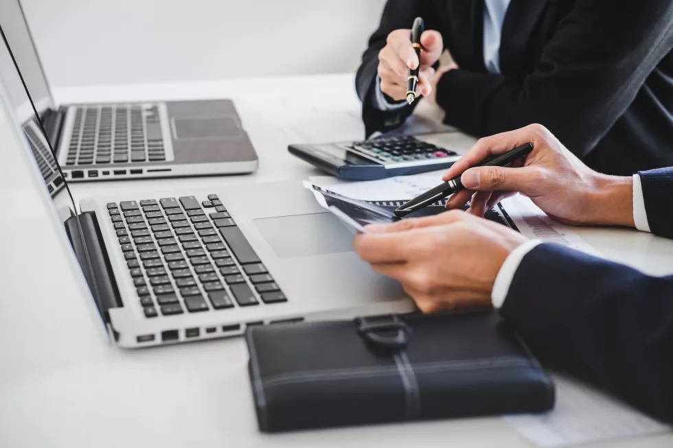 cropped-hands-businessmen-working-table