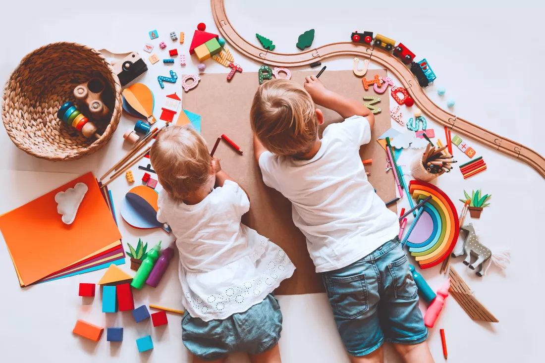kids-draw-make-crafts-background-preschool-kindergarten-art-classes
