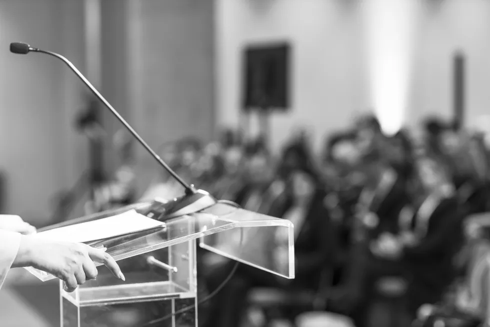 unrecognizable-coach-business-seminar-public-speaking-concept